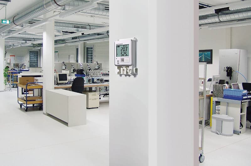 How does a fresh air system regulate indoor humidity?