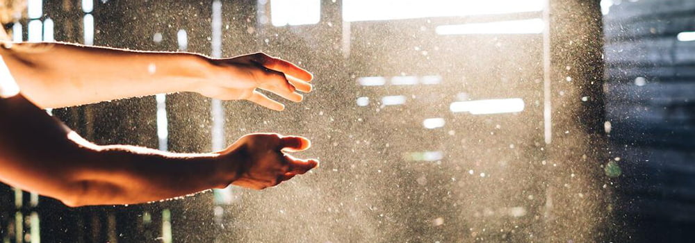 How does a dust sensor work?